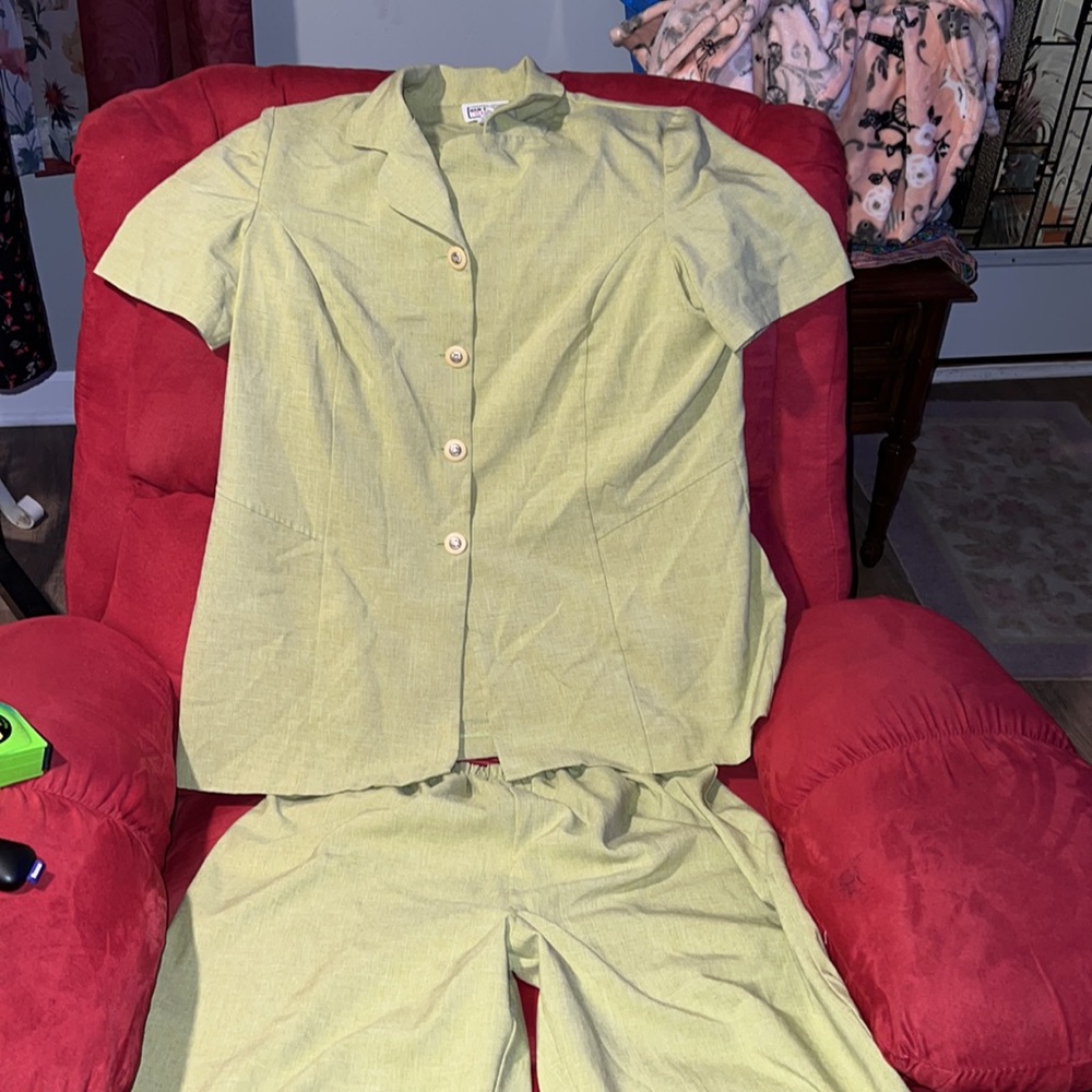 Main St. Classics short sleeve pantsuit size A8 100% polyester